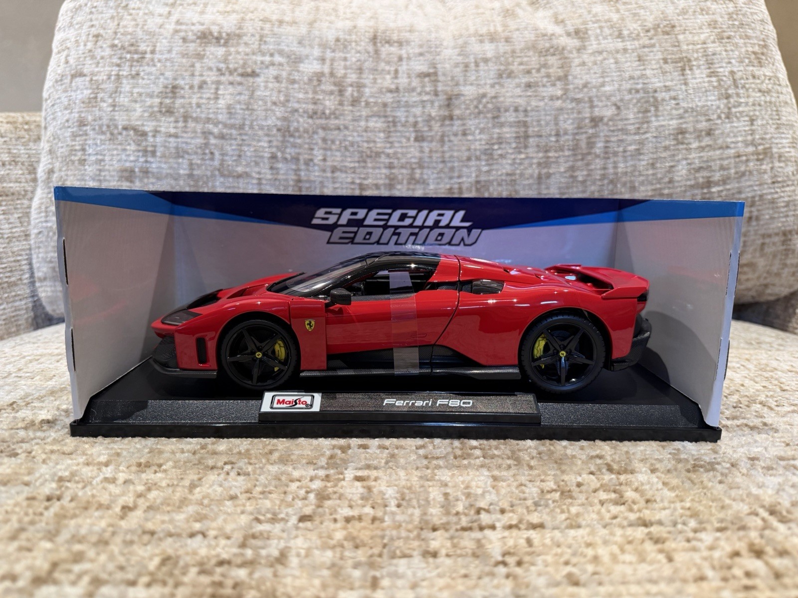 1/18 Maisto Ferrari F80 Rosso Corsa Red Diecast Special Edition