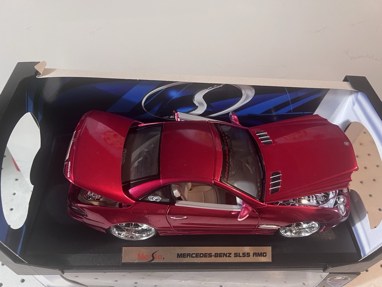 Maisto Special Edition 1:18 Mercedes-Benz SL55 AMG Diecast Car Red