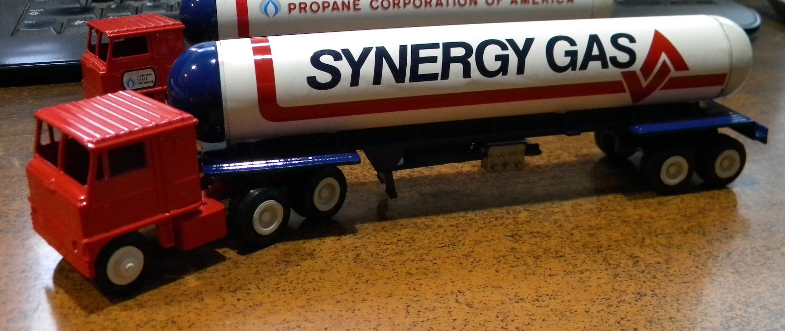 Synergy Gas Propane Tanker ’79 Winross Truck