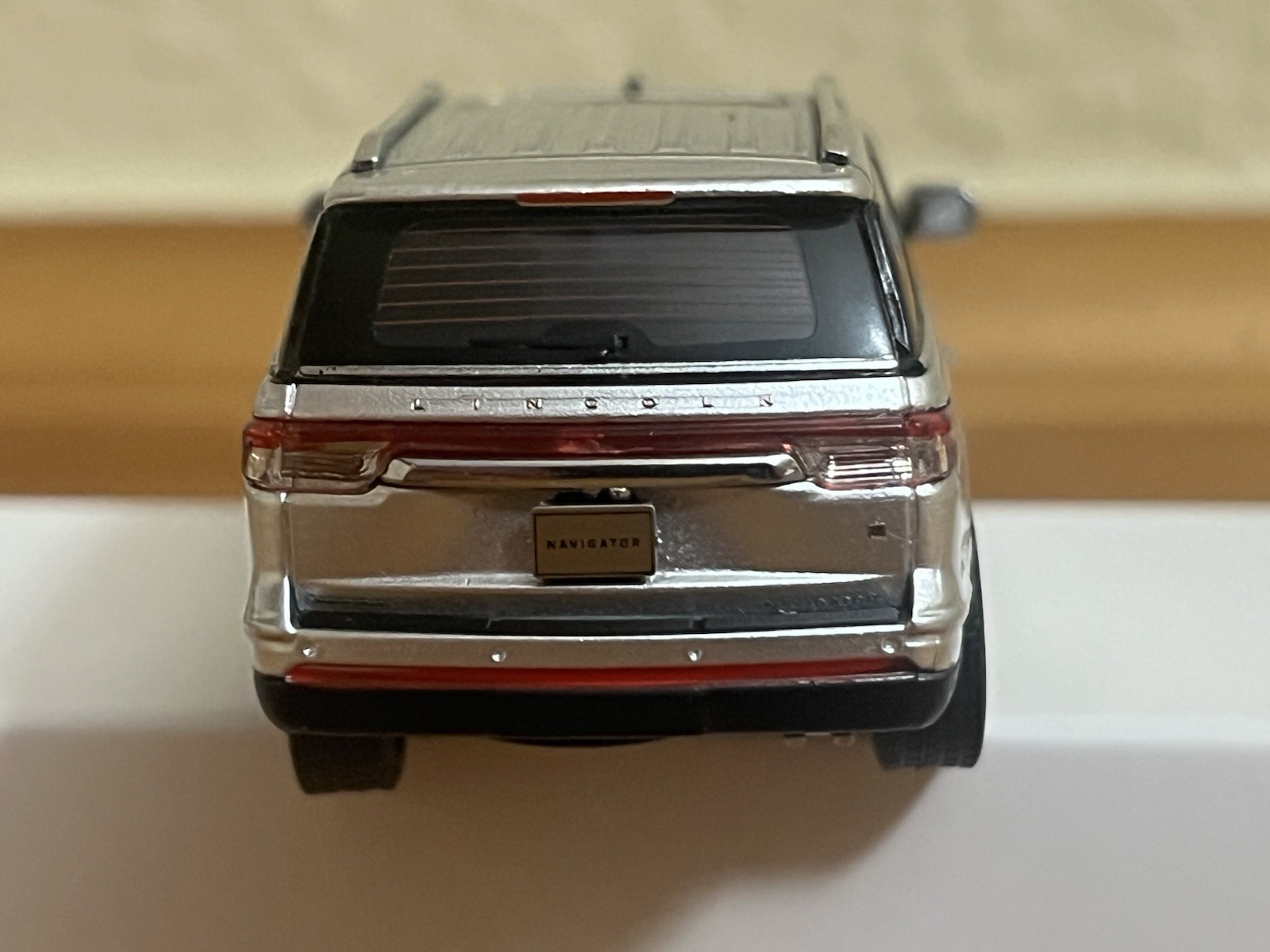 WTX 1:64 2018-2021 Lincoln Navigator L Reserve Silver W/ Folding Running Boards
