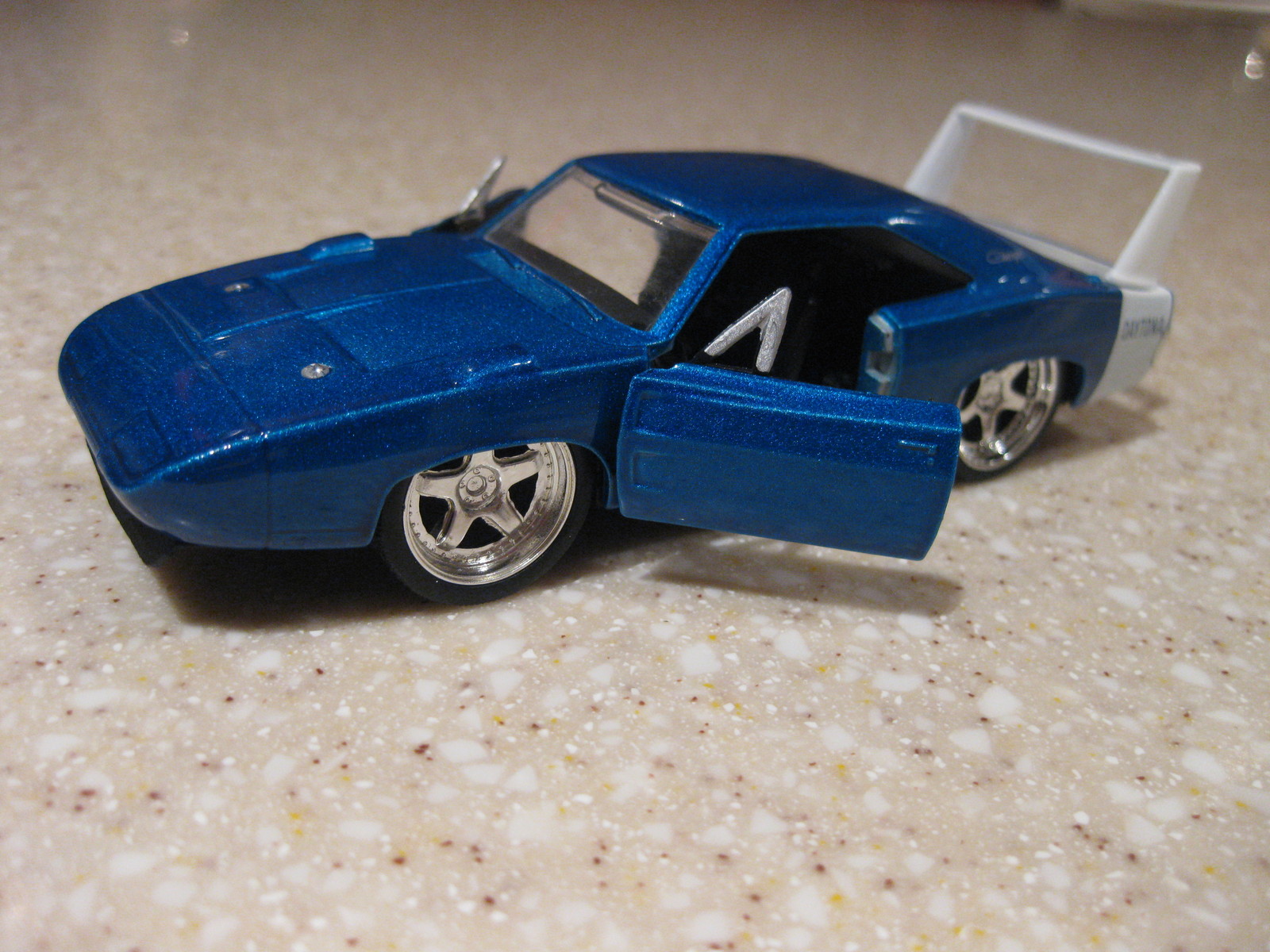 1969 DODGE CHARGER DAYTONA 1:32 DIECAST OPENING DOORS PULLBACK ACTION BLUE