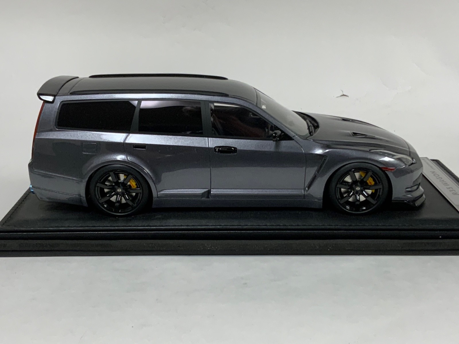 1/18 IVY Models Nissan R35 Stagea Custom Version Wagon in Gun Gray Leather Base