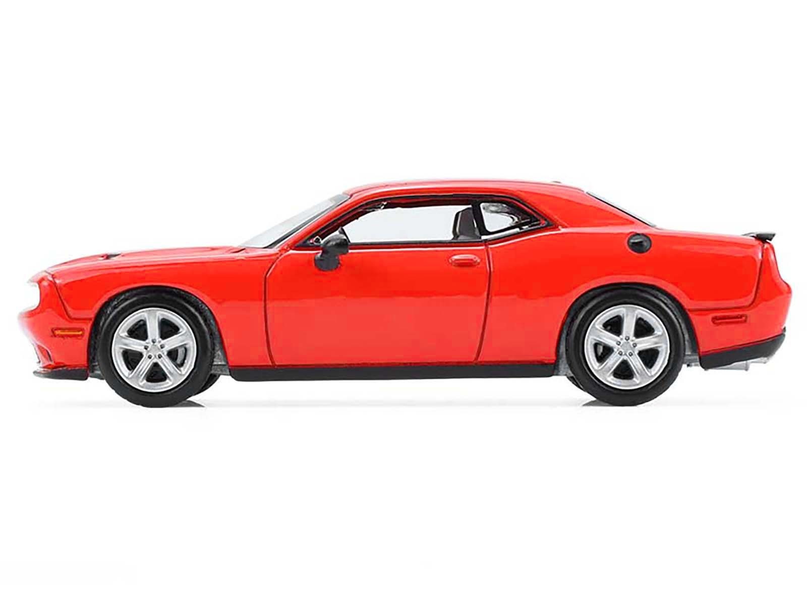 2016 DODGE CHALLENGER RT TORRED 1/64 DIECAST MODEL CAR BY GREENLIGHT 13370 D