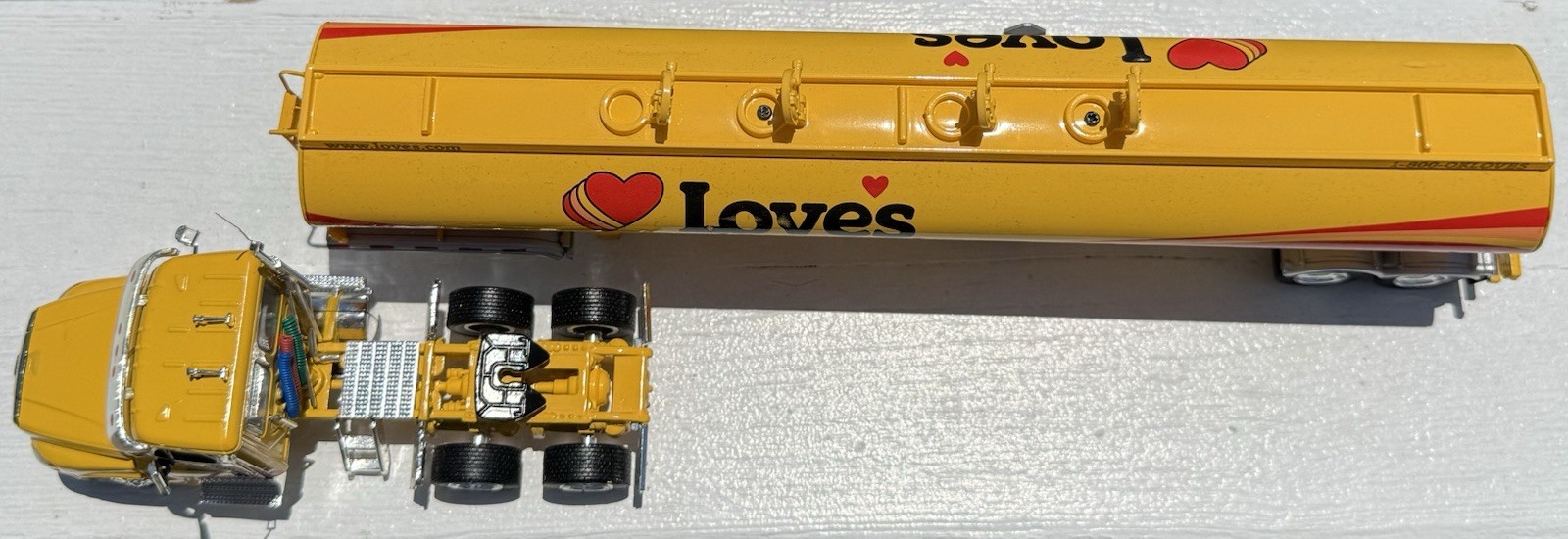 Tonkin 1/53 Loves Freightliner Cascadia Day Cab Fuel Tanker Semi Limited Edition