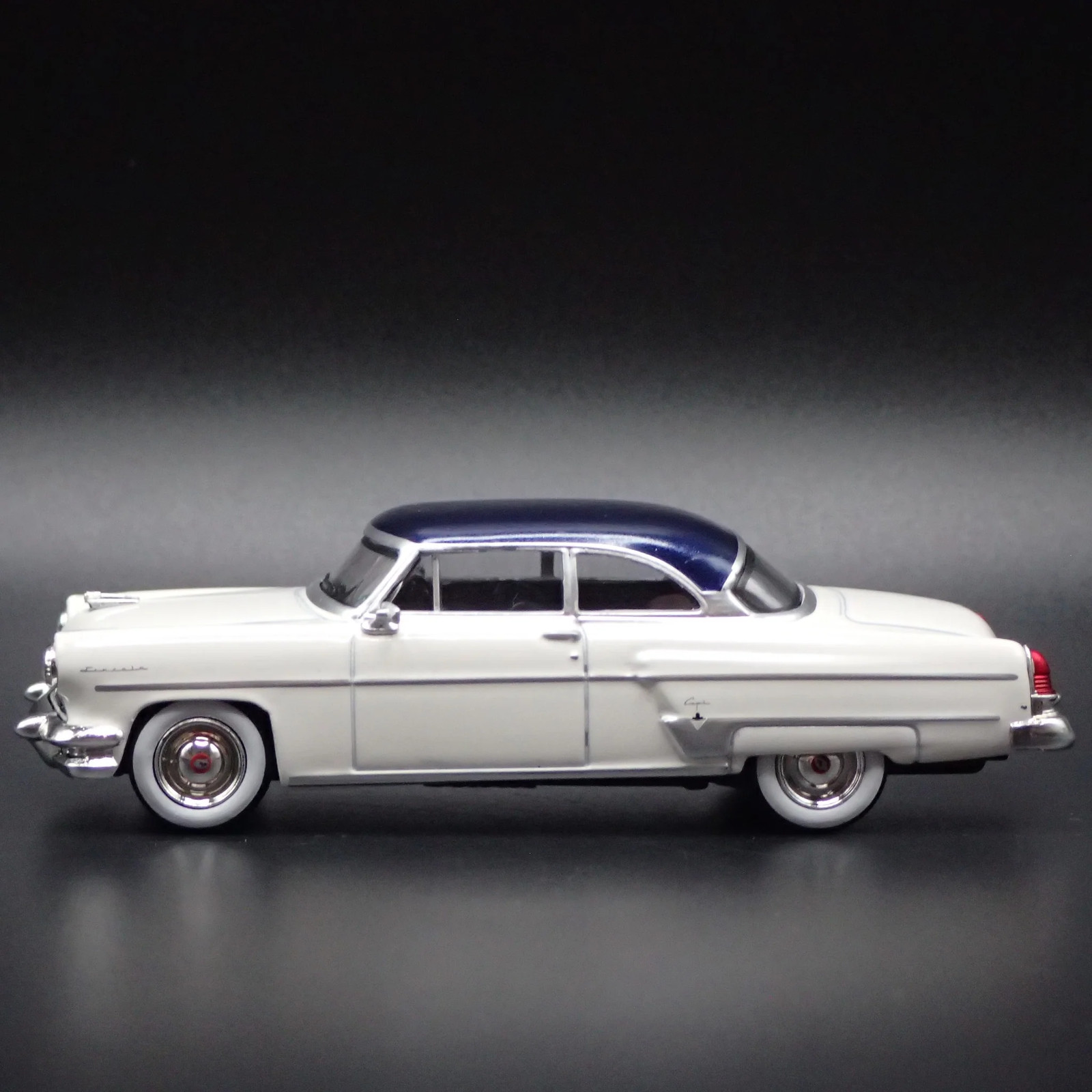 1954 54 LINCOLN CAPRI WHITE 1:64 SCALE COLLECTIBLE DIORAMA DIECAST MODEL CAR