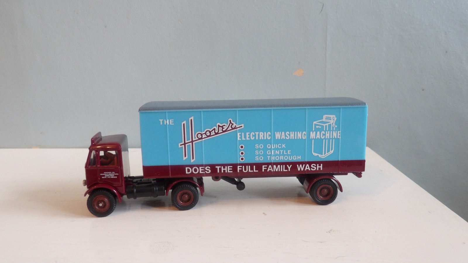 E.F.E. **E19501 HOOVER AEC MAMMOTH MAJOR ARTICULATED BOXVAN LORRY BOXED.