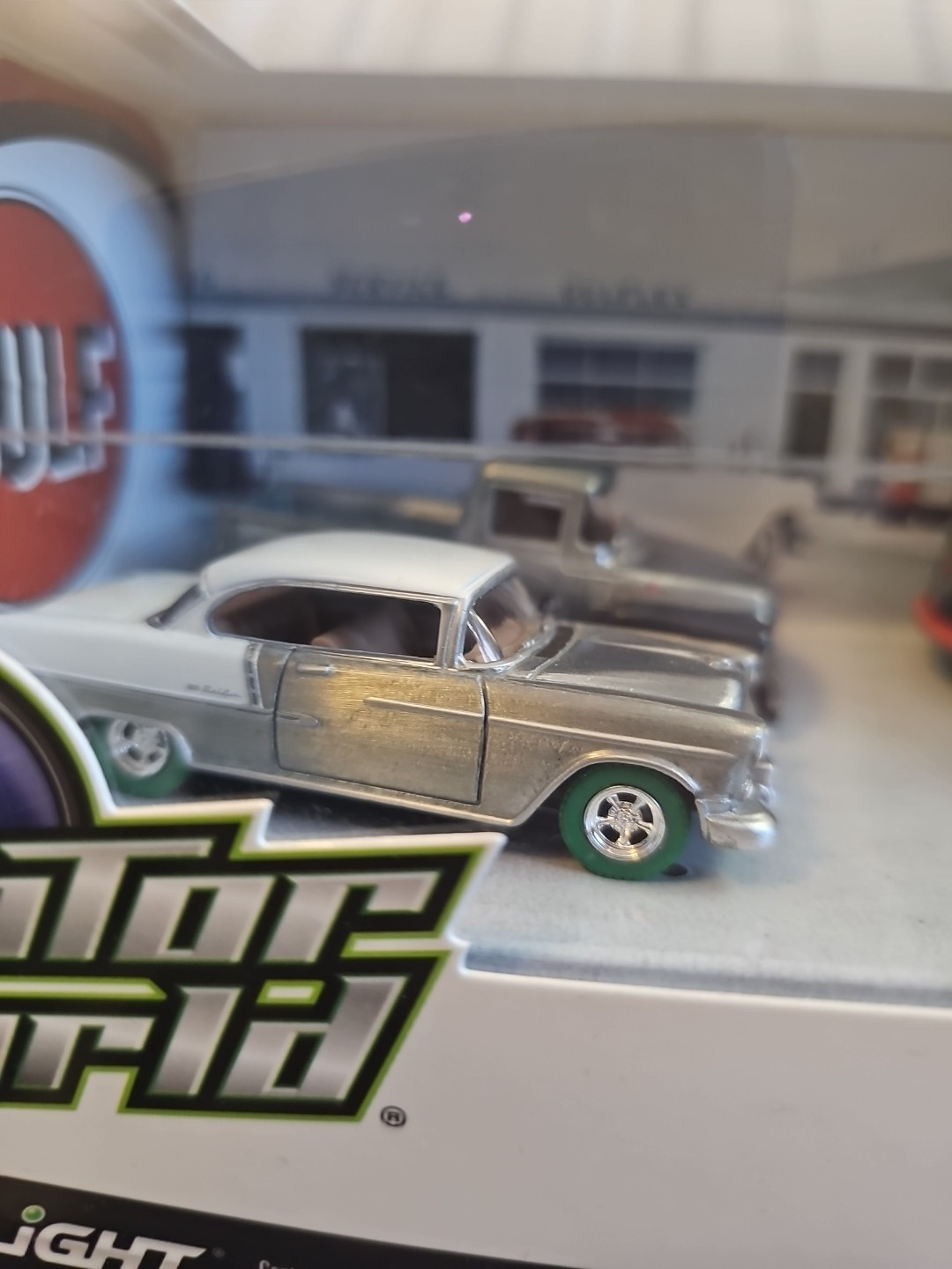 Greenlight Chase Motor World Gulf Set Raw Green Machine