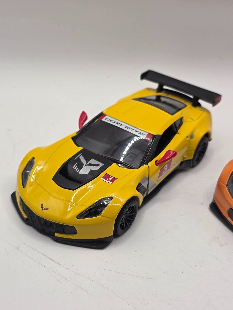 (LOT OF 2) KINTOY Pull Back Die-Cast Metal – 2016 CORVETTE C7R YELLOW & ORANGE