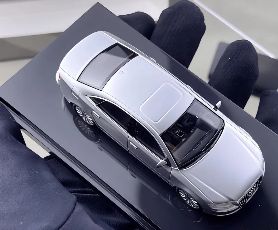 MH 1:64 Silver S8 2008 Luxury Sedan Sports Model Diecast Metal Car
