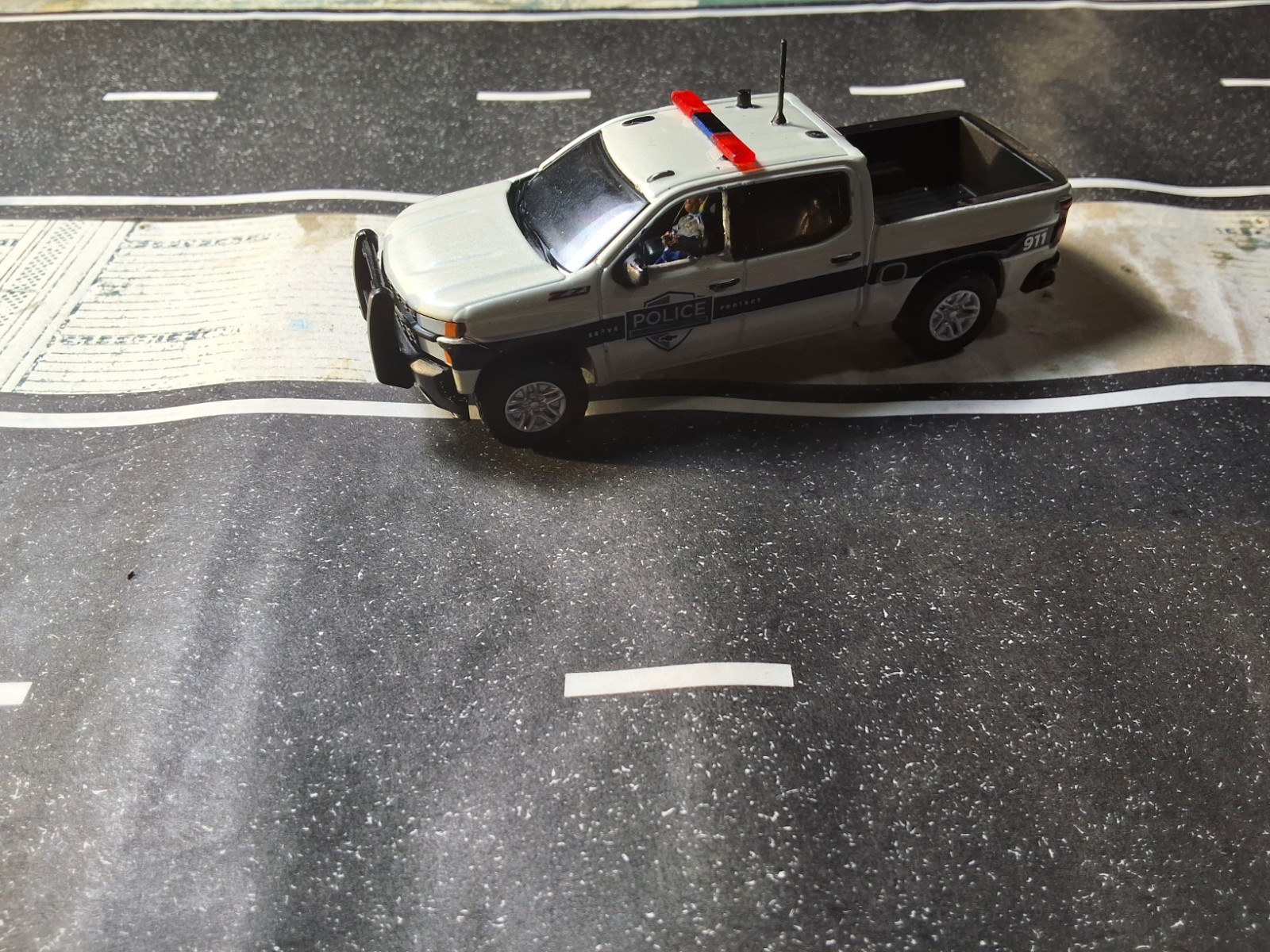 Greenlight Police Custom 1/64 Chevy Silverado SSV with Police Officer Driving