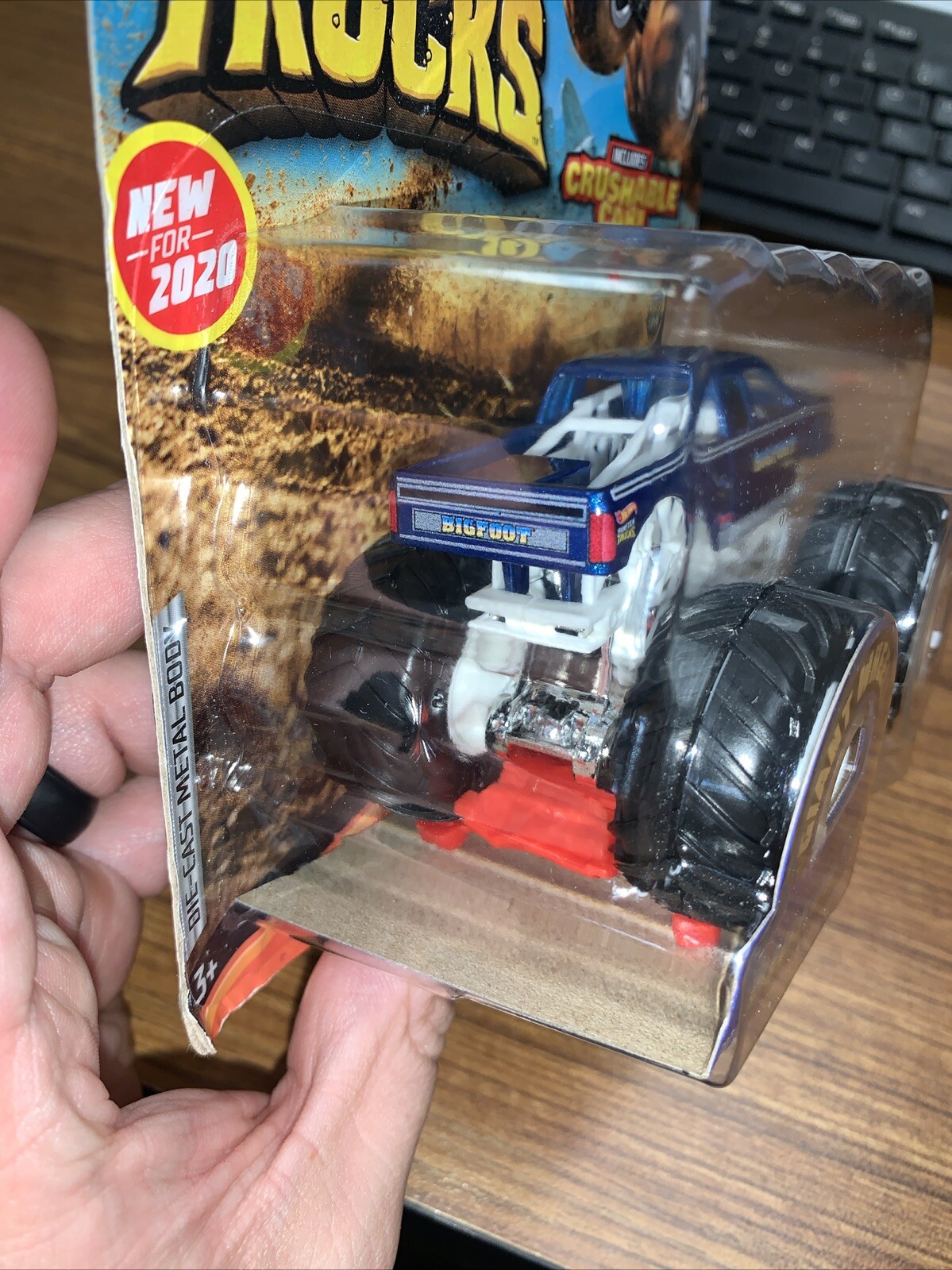 2020 Hot Wheels Monster Trucks Live Bigfoot Giant Wheels with Crushable Car