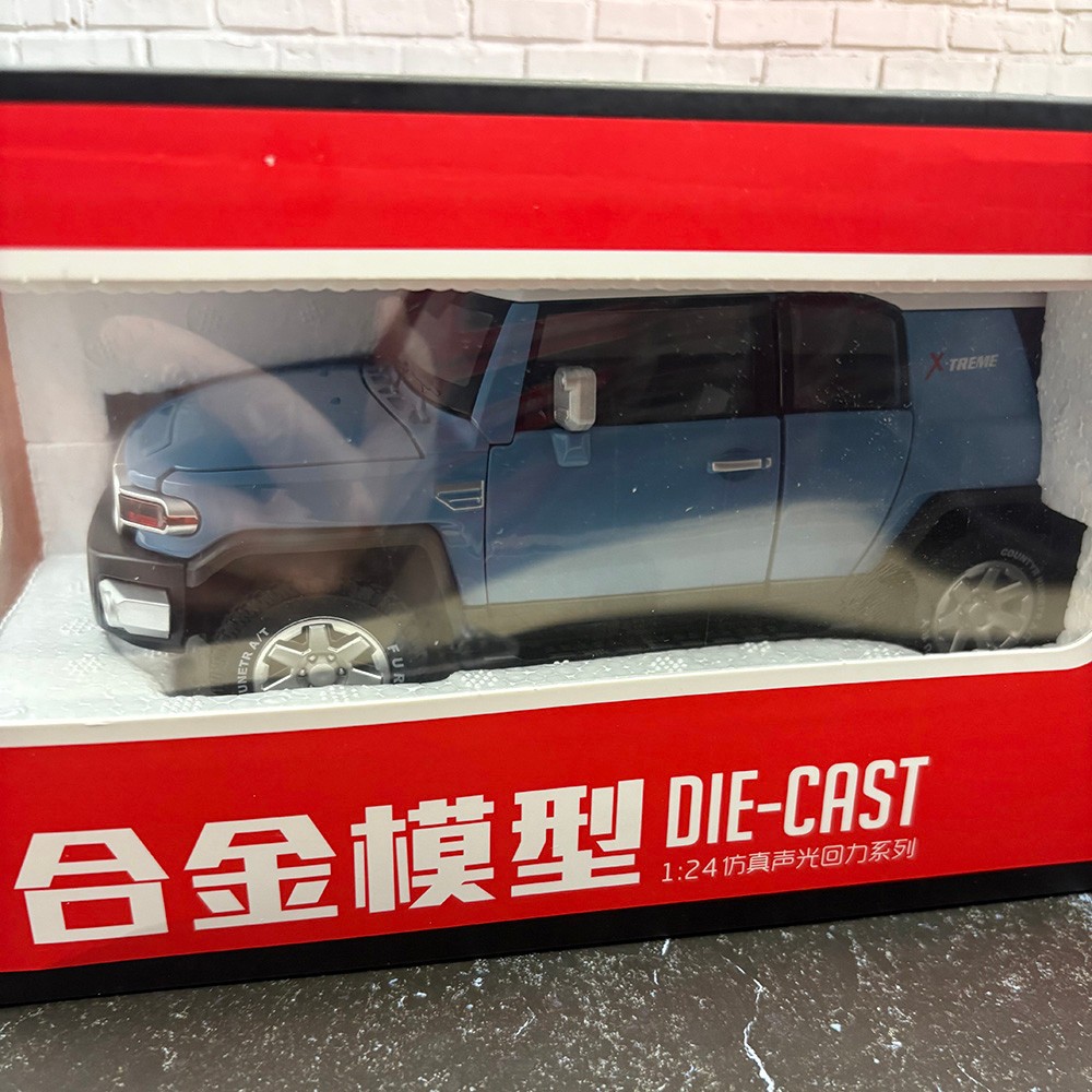 2007/2014 TOYOTA FJ Cruiser 1:24 Diecast – Officially Licensed – Blue With Box