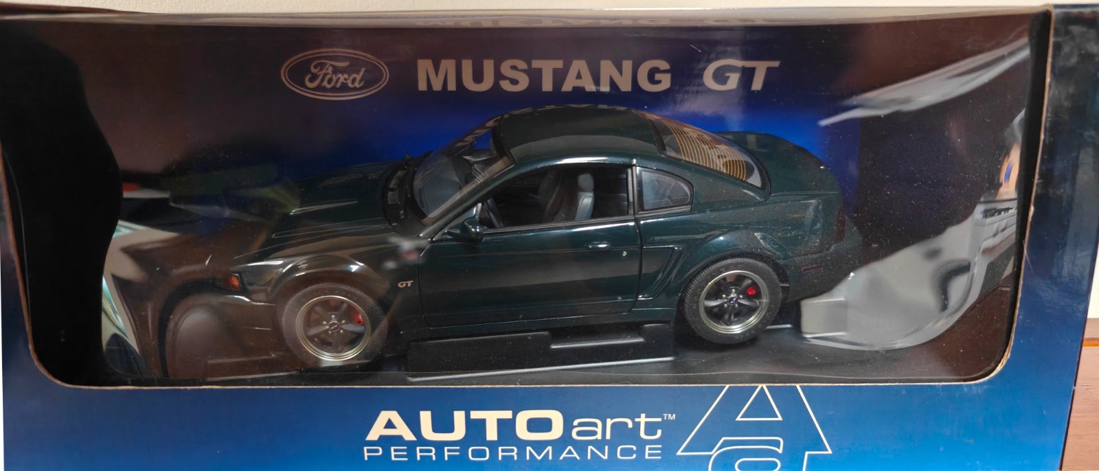 AUTOART 2001 FORD MUSTANG GT BULLITT HIGHLAND GREEN 1:18 DIECAST CAR