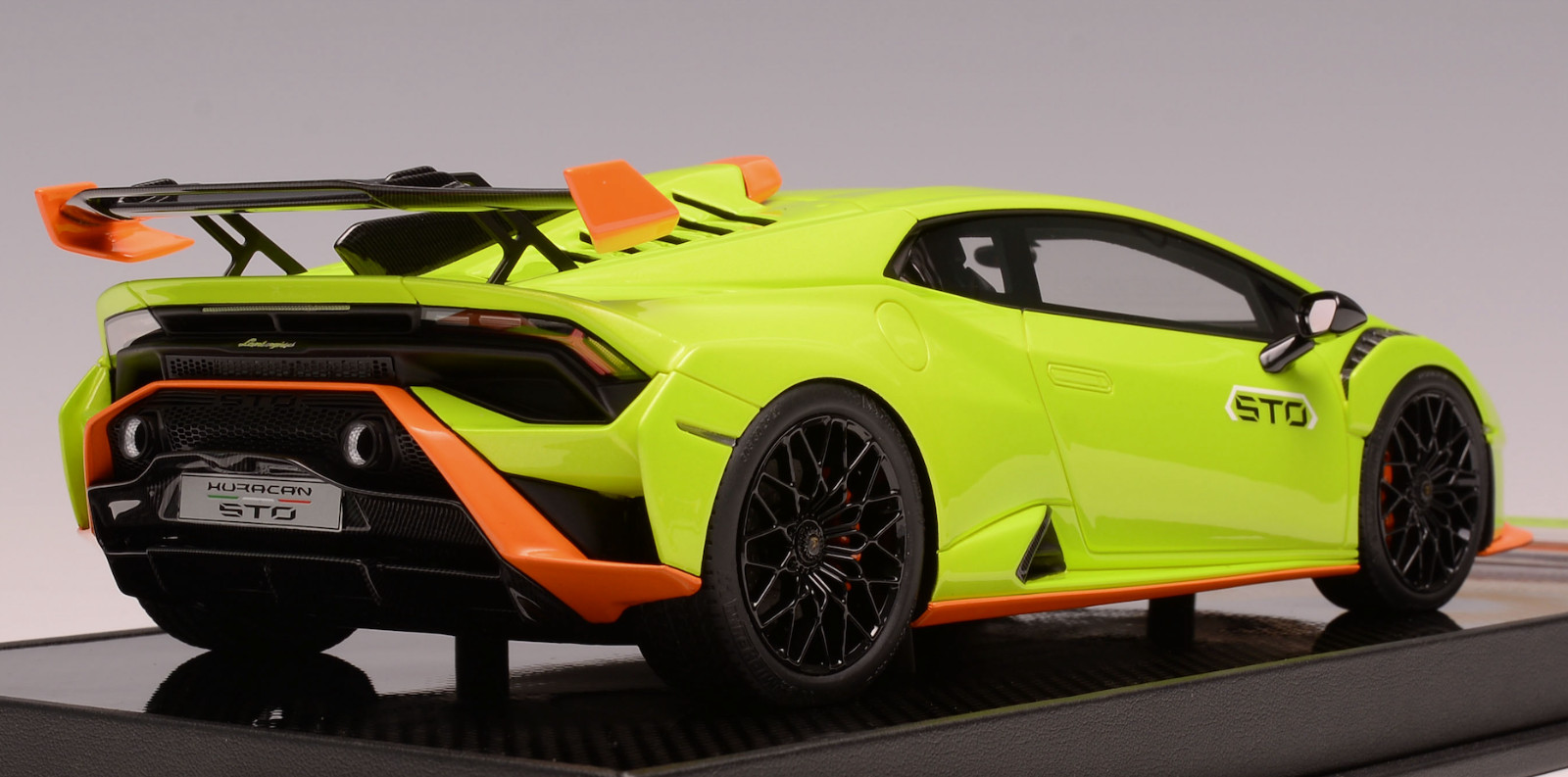 1/18 Ivy Models Lamborghini Huracan STO Gloss Green /Orange Accent Carbon 15 pcs