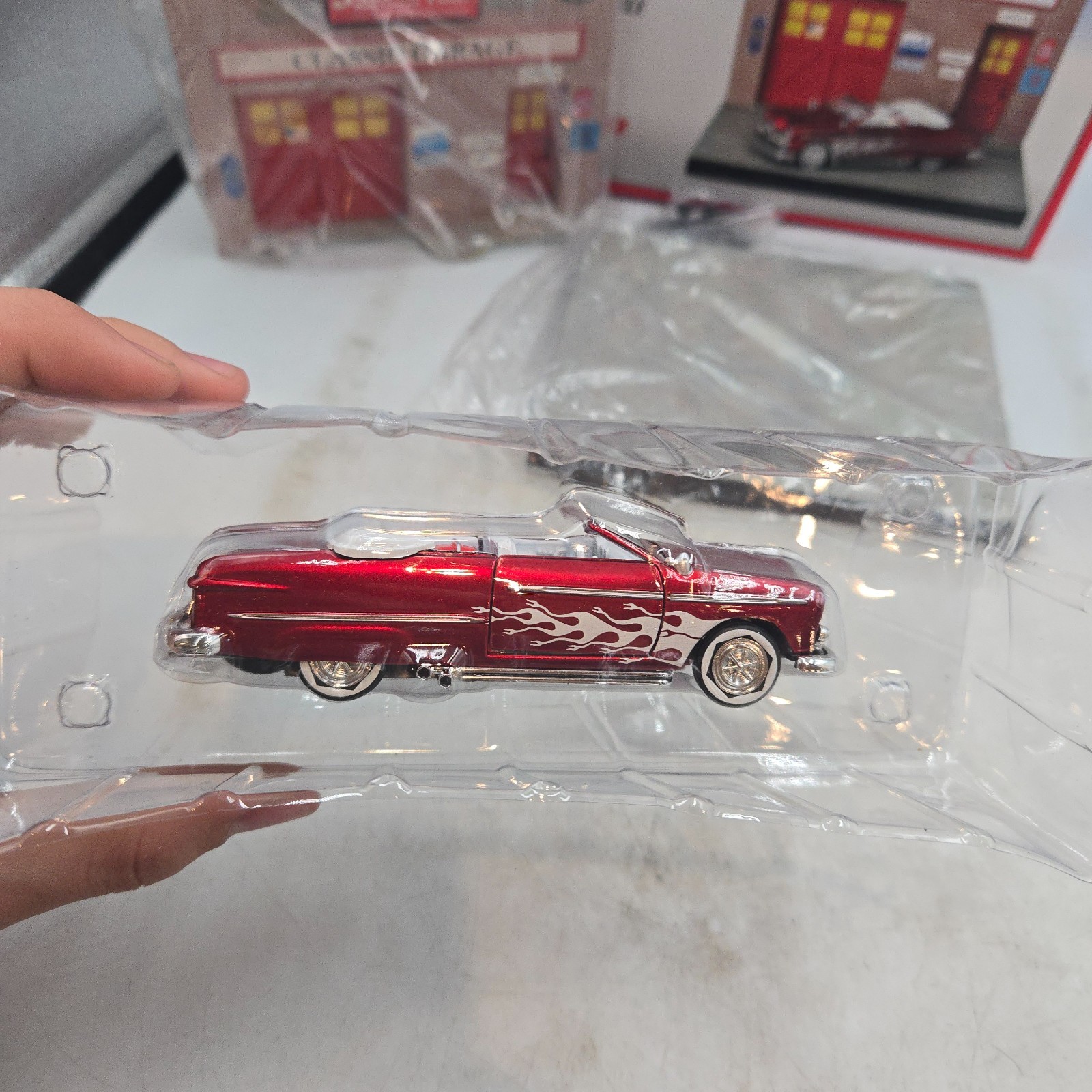 Snap On 1950s Classic Garage Diorama w/ 1950 Ford Street Rod Convertible BS8