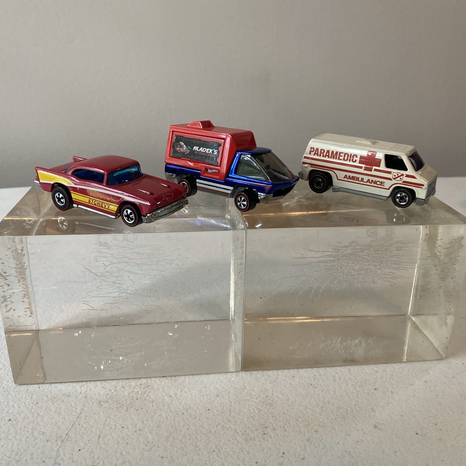 Hot Wheels Vending Truck The Heavy Dark Blue RLC REWARDS Series and 2 redlines
