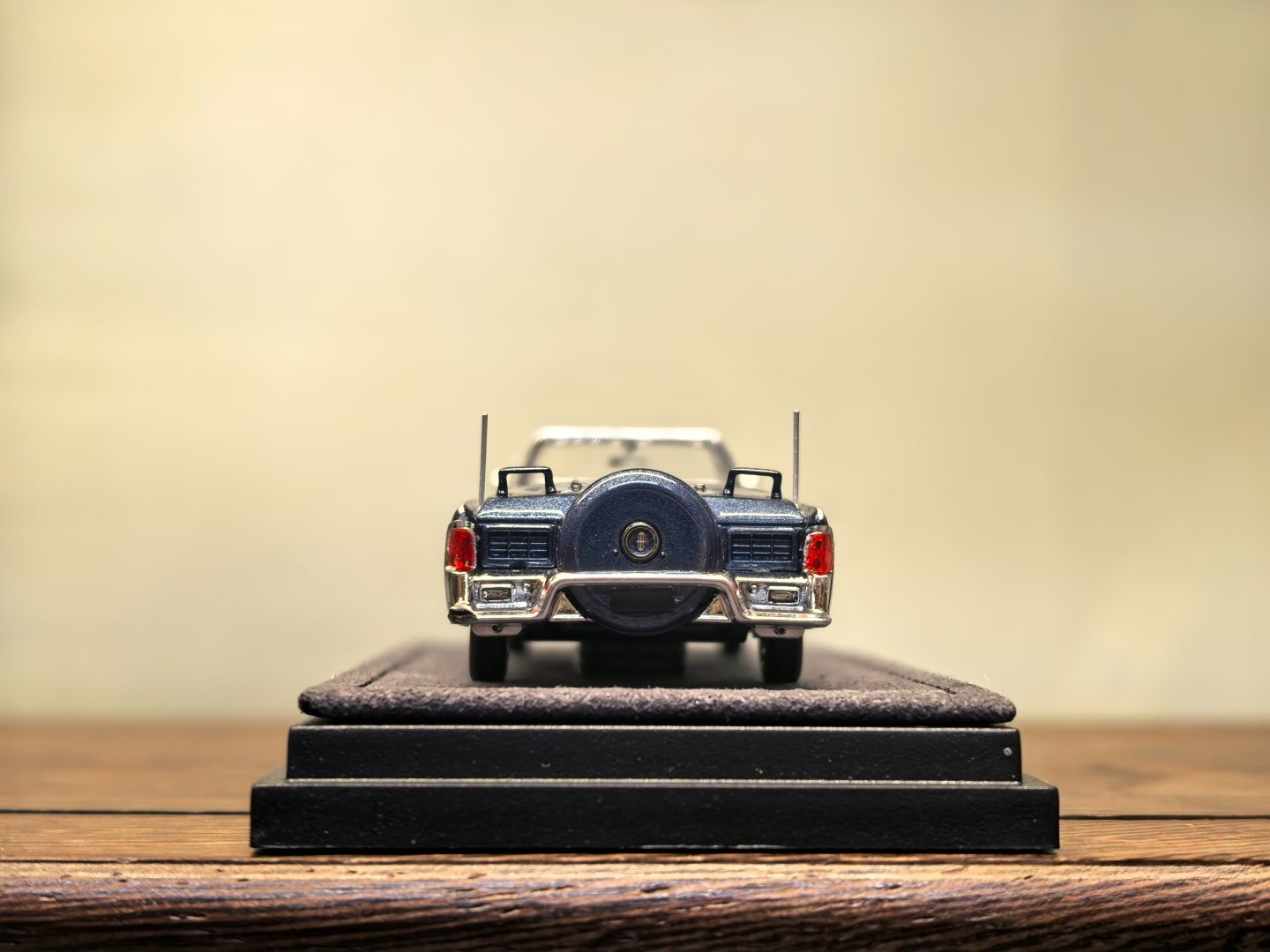 GOC 1/64 Lincoln Continental X100 HEC Beijing Exclusive Kennedy Car Chase Chance