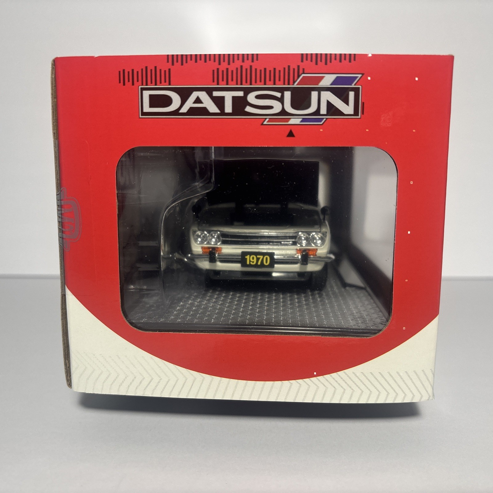 M2 Machines 1970 Datsun 510 R141 26-08 1/24 Scale Car