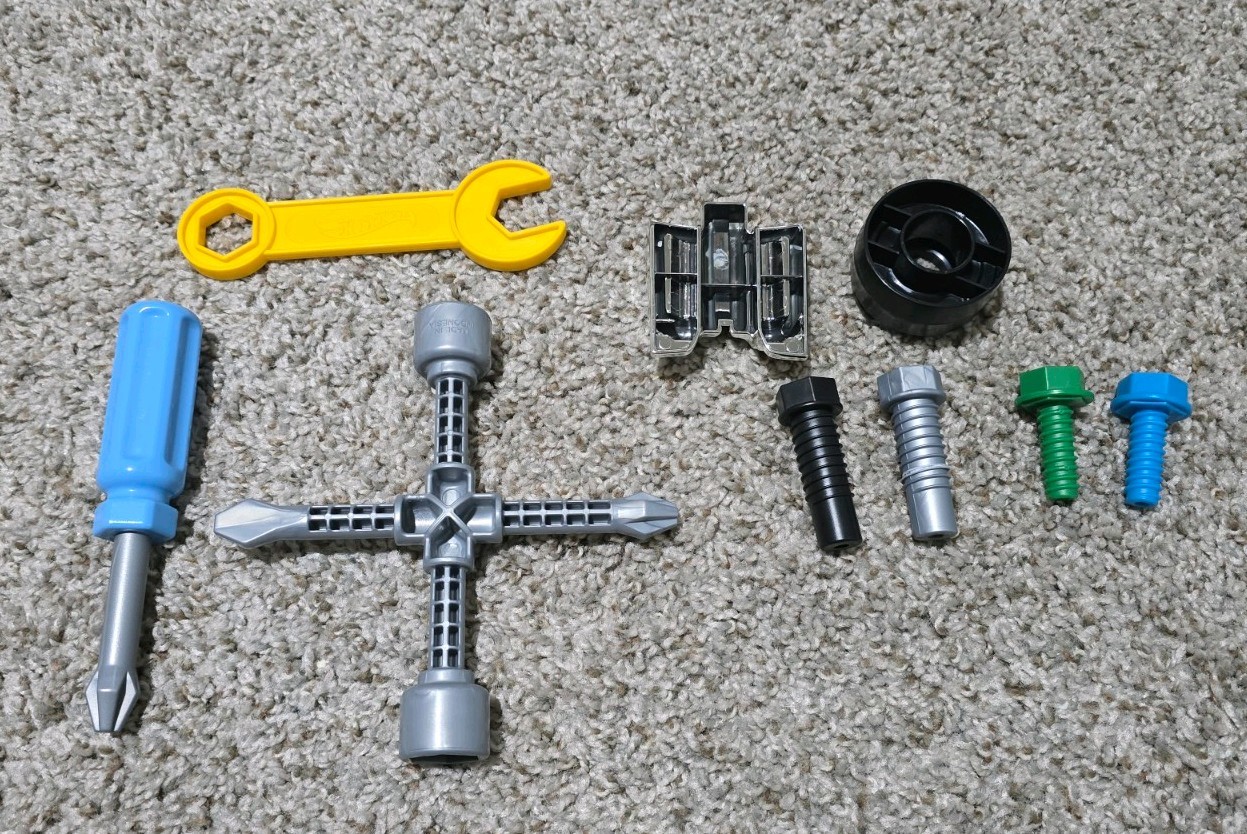 Hot Wheels Ready To Race Car Toy Auto Mechanic Tools wrench w/ car parts screws