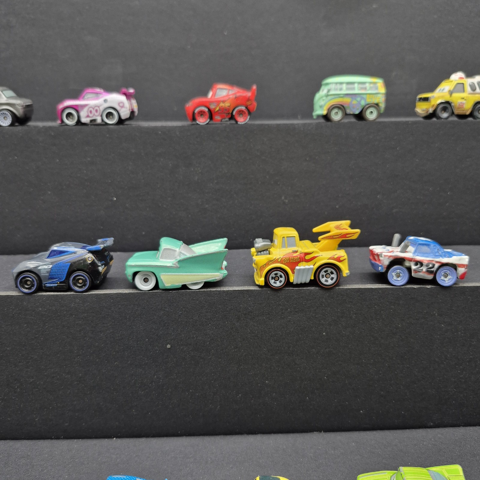 Disney Pixar Cars Mini Racers Mixed Lot of 16 Die-Cast Vehicles/Lightning McQue