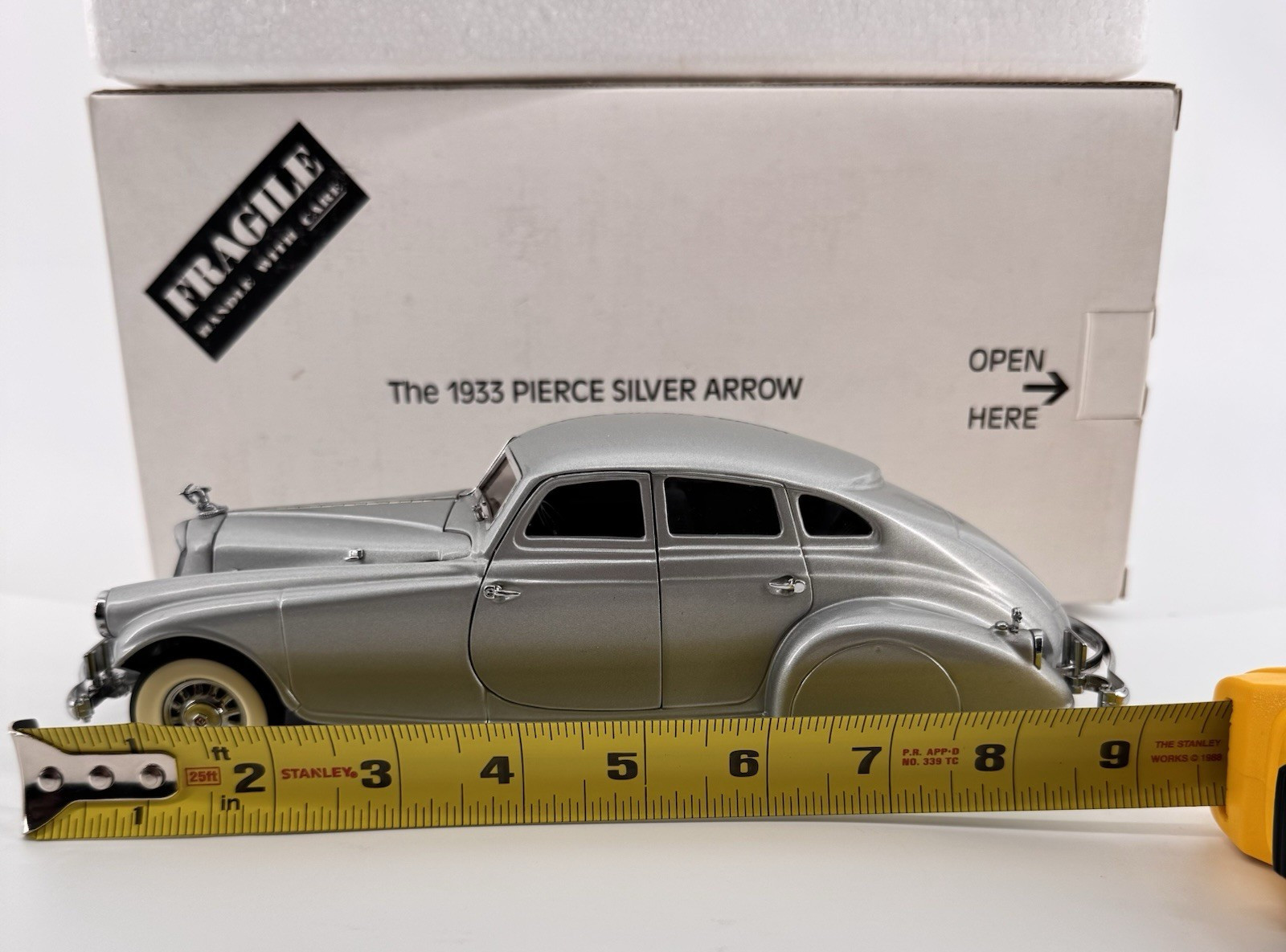 Danbury Mint 1933 Pierce Silver Arrow 1:24 Scale Diecast Metal Luxury Model Car