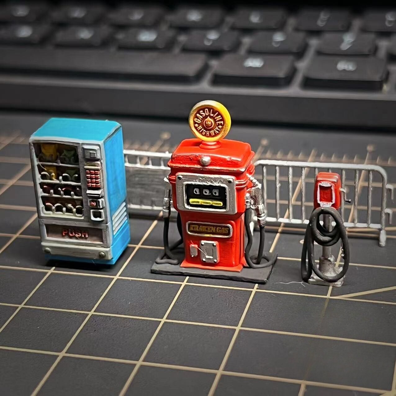 1/64 Scale Diorama Vintage City Gas Station Model Scene Display Props Model Gift