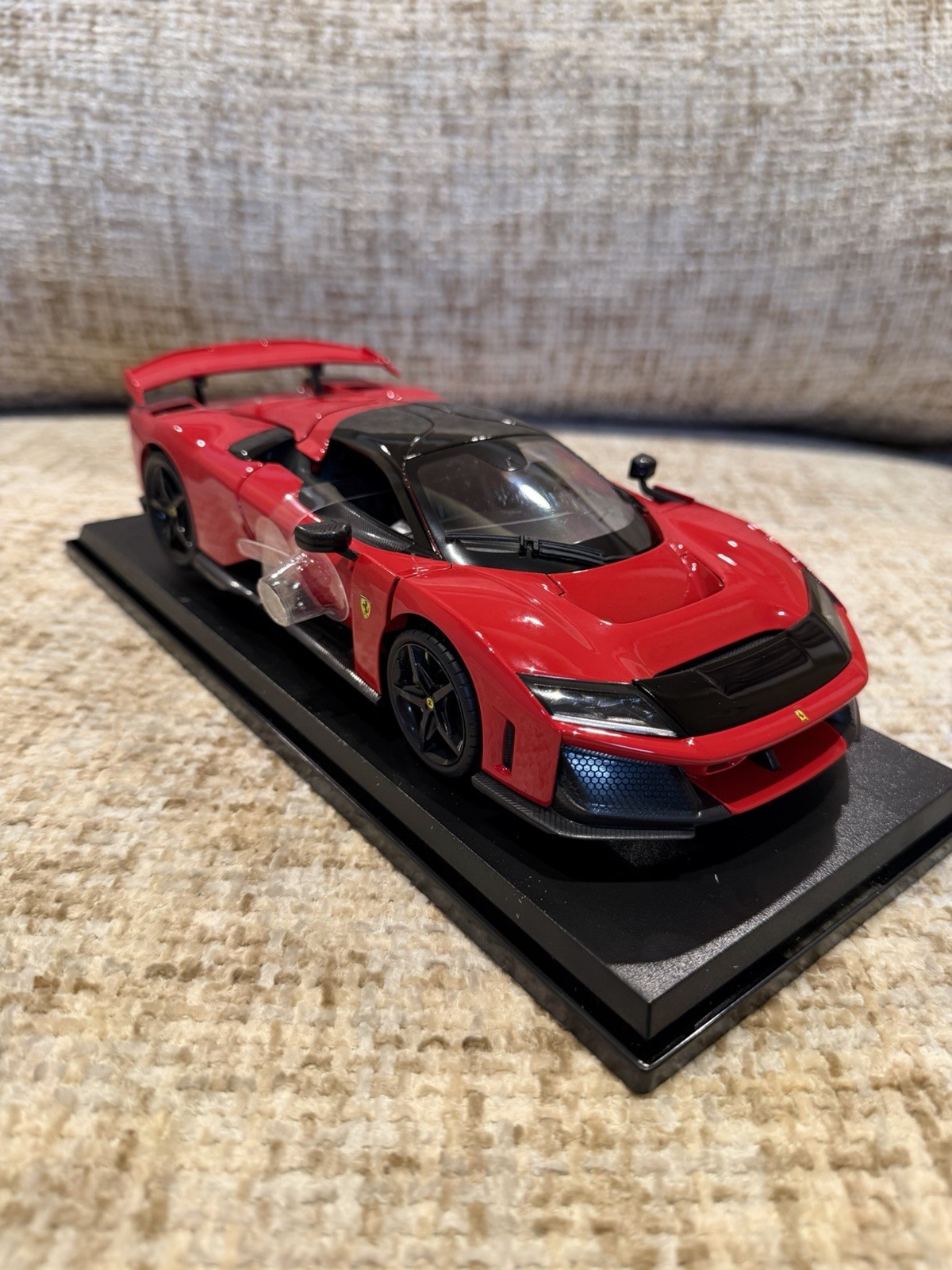 1/18 Maisto Ferrari F80 Rosso Corsa Red Diecast Special Edition