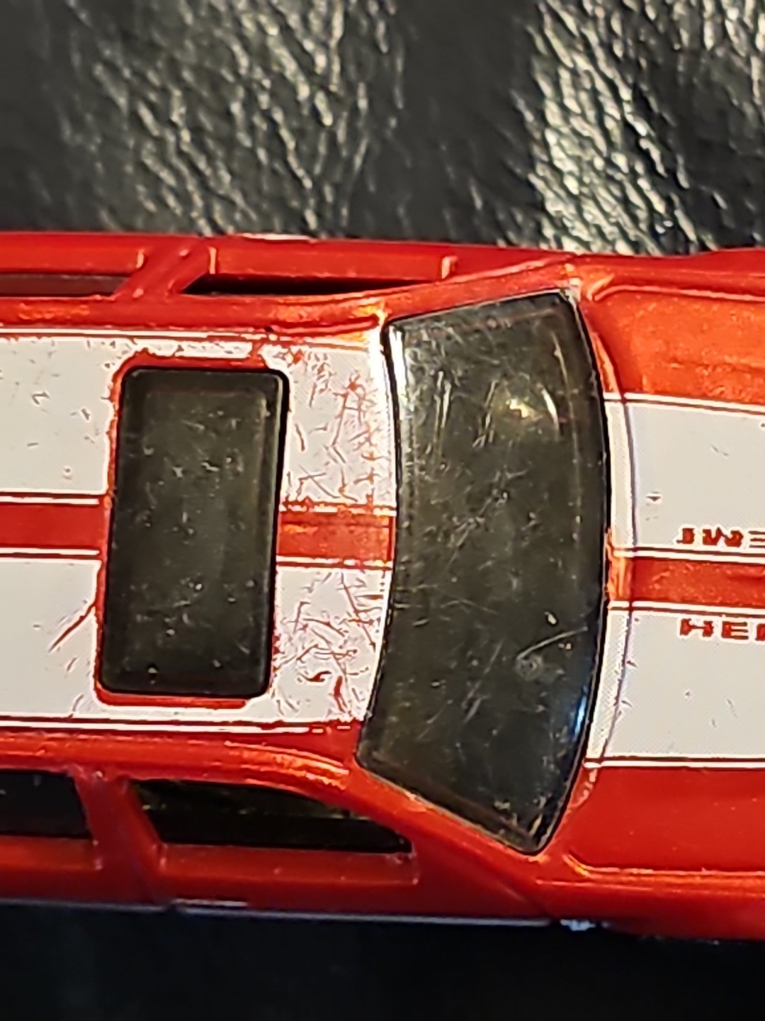2005 HOT WHEELS CHRYSLER 300C HEMI RED 1:64 DIECAST Car- READ