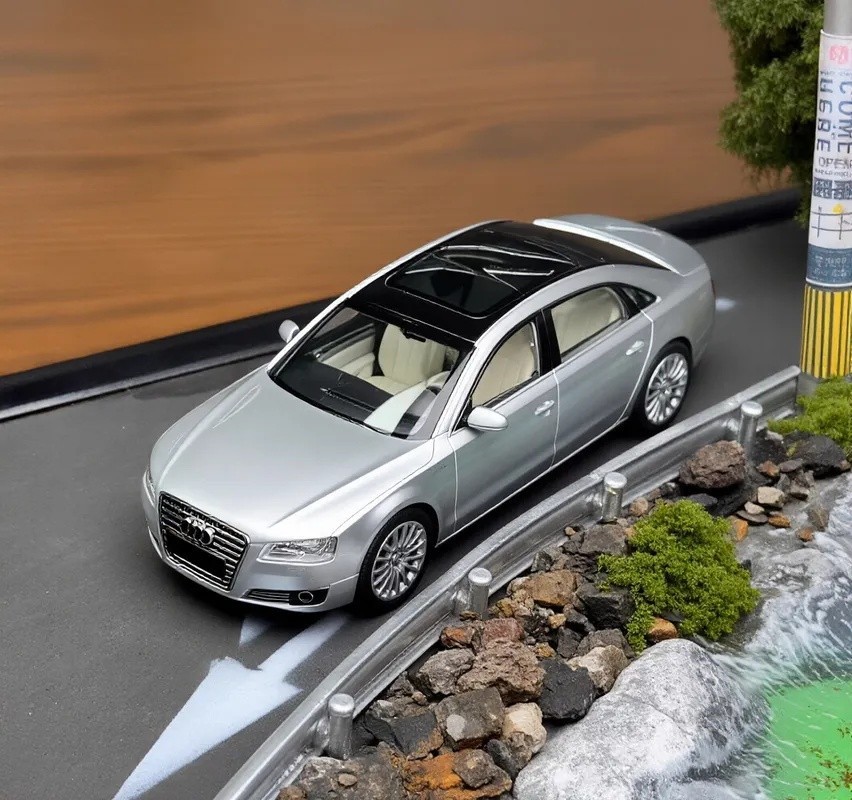 Masdi 1:64 Silver A8L D4 Luxury Sedan Sports Model Diecast Metal Car