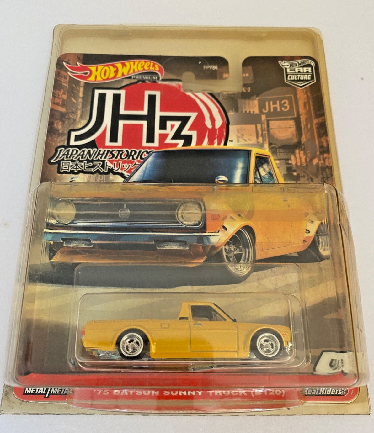 Hot Wheels Car Culture Japan Historics 3 ’75 Datsun Sunny Truck (B120) 4/5