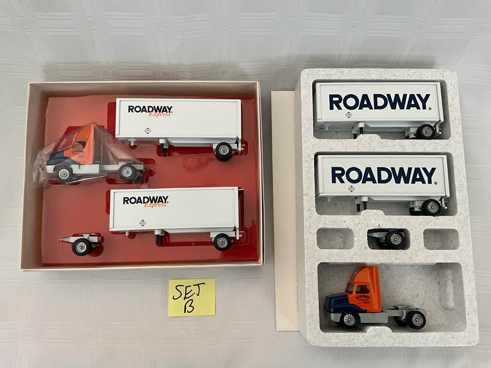 Winross Roadway Express Double Trailers 1:64 Diecast Semi Truck Set NOS (Set B)