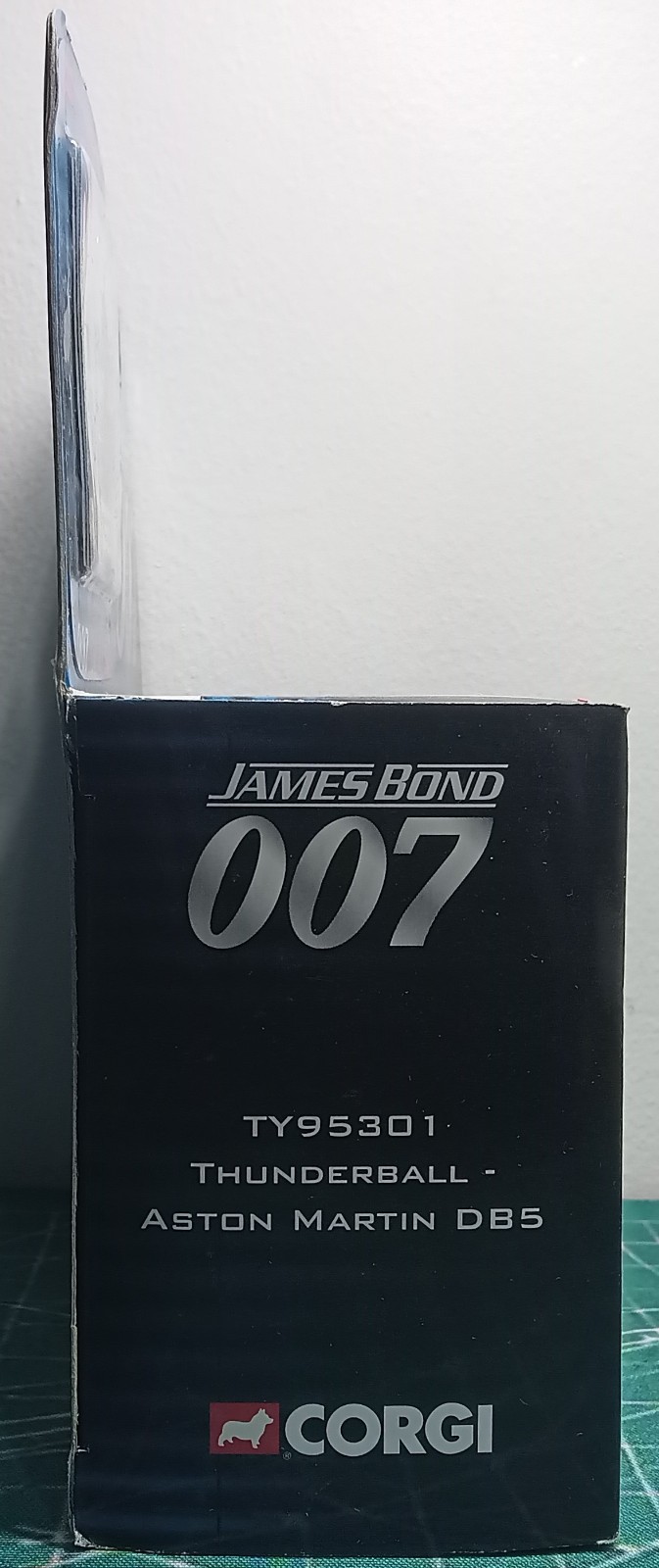 Corgi James Bond 007 Thunderball Aston Martin DB5 TY95301 MINT New In Box 2003