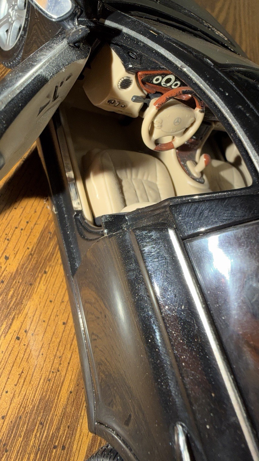 1:18 Maisto Mercedes-Benz CLS-Class (C219) Coupe – Black with Tan Interior