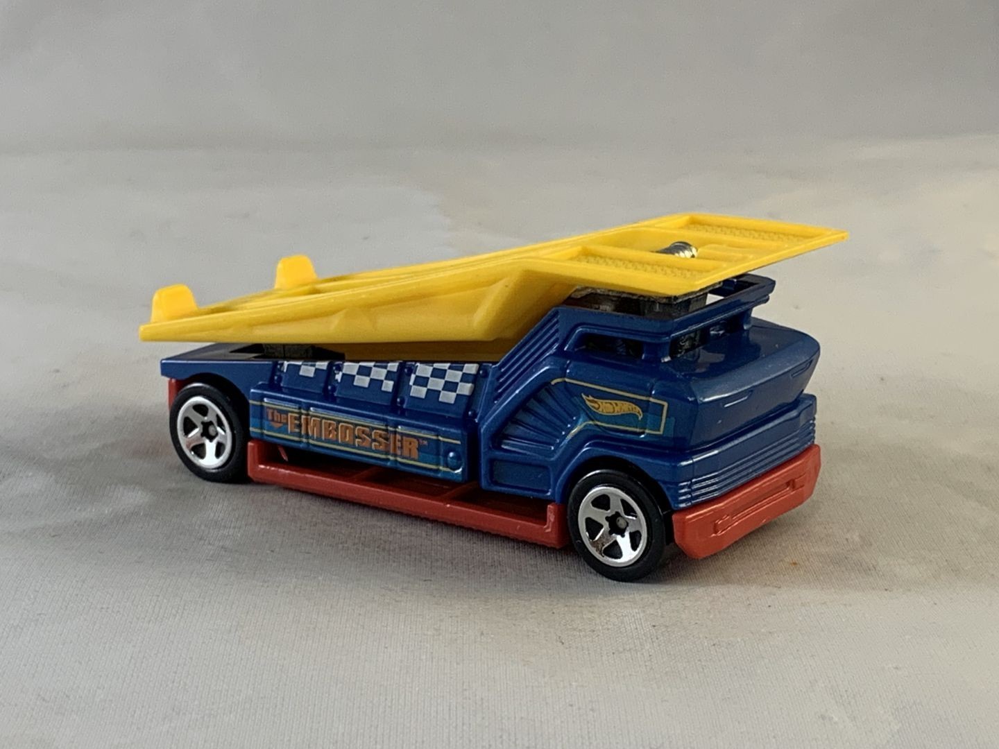 Hot Wheels The Embosser 2018 Experimotors Blue and Yellow 5SPs