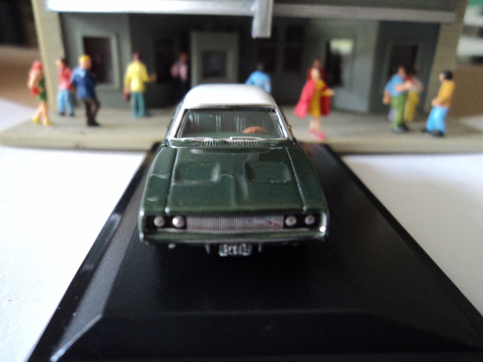 Oxford 1968 DODGE CHARGER Green and White 1/87 HO diecast car