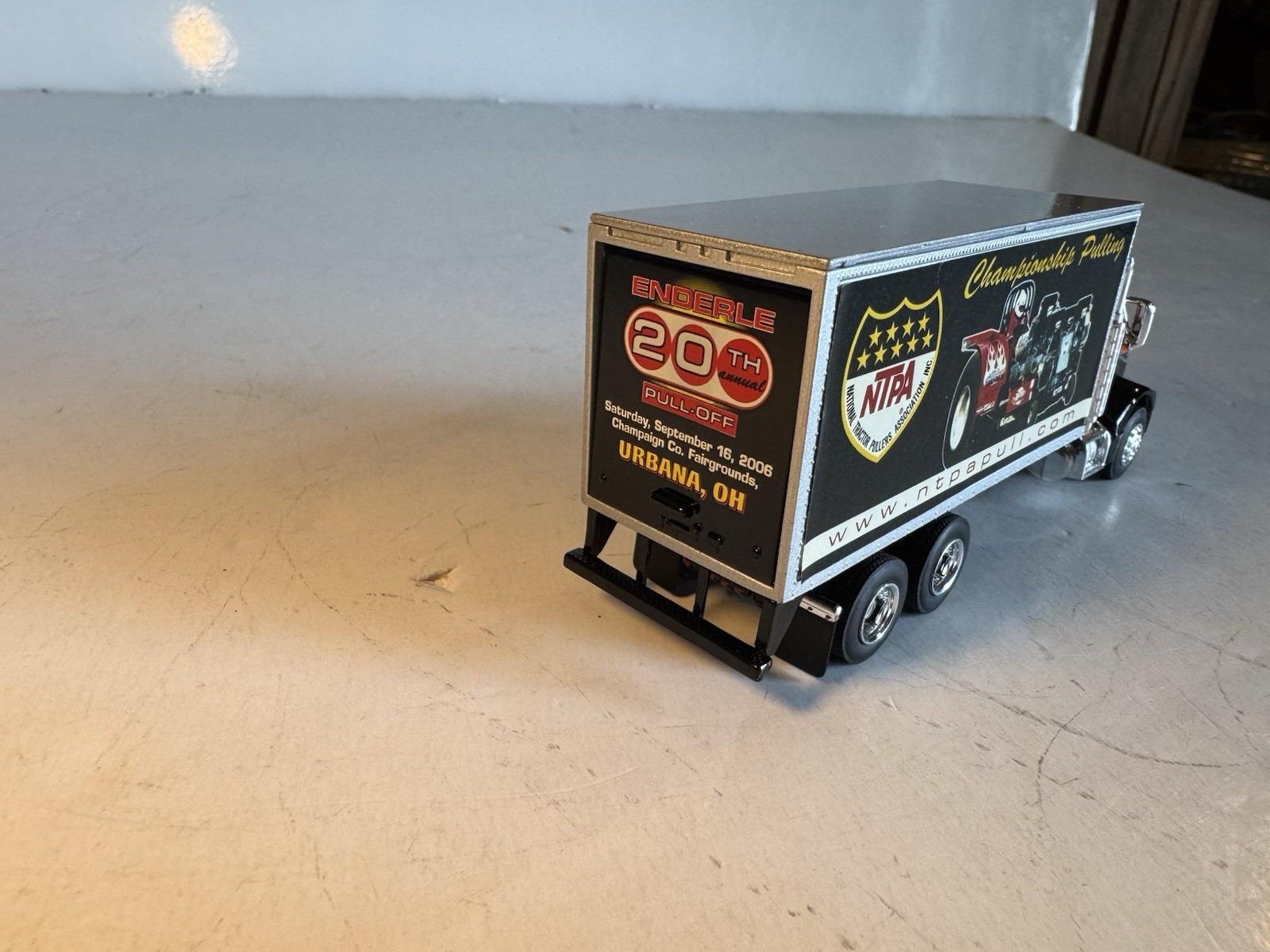 SpecCast 1:64 Diecast Peterbilt Box Truck Tractor Pulling