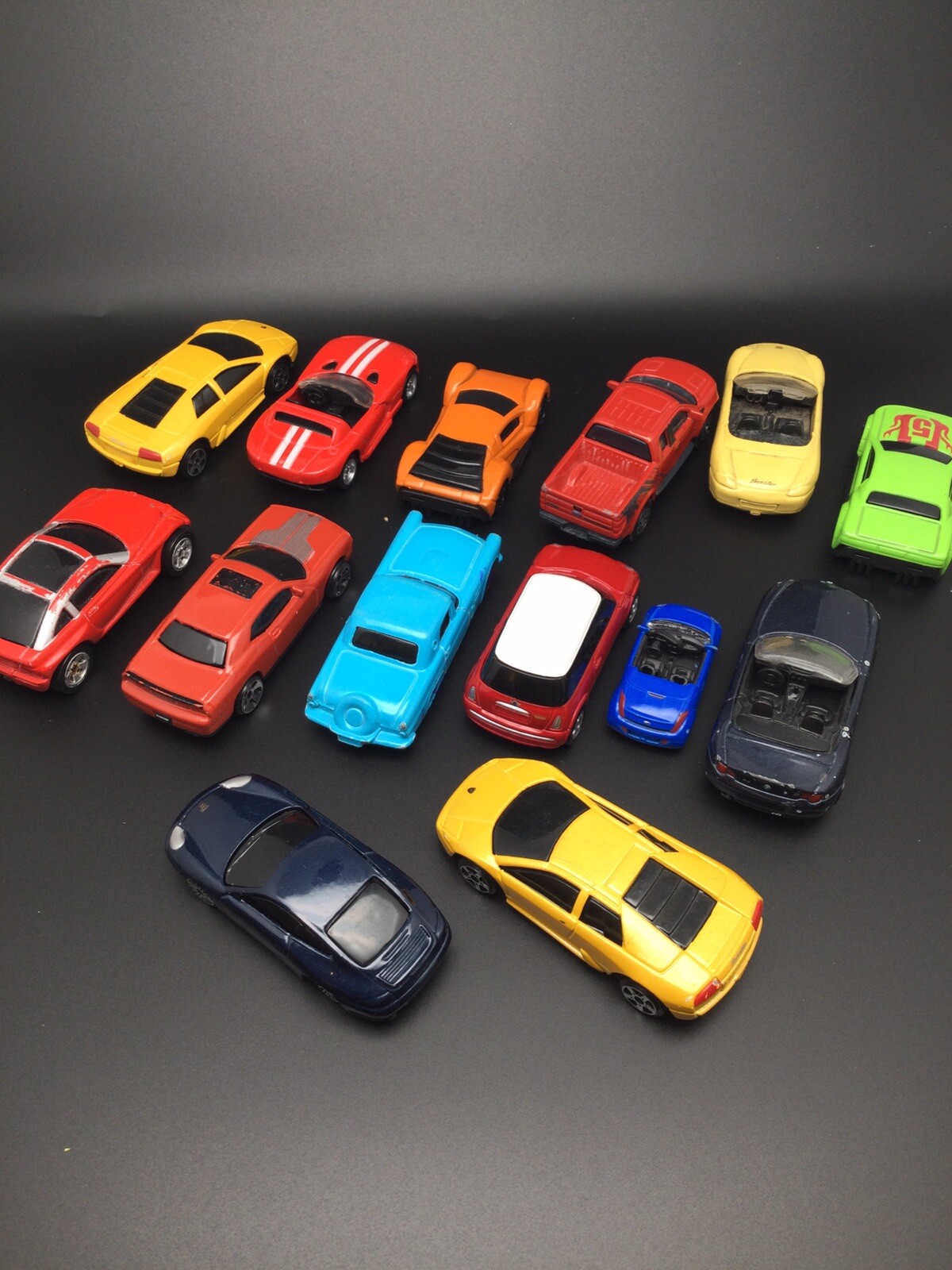 13 Maisto diecast vehicles assorted