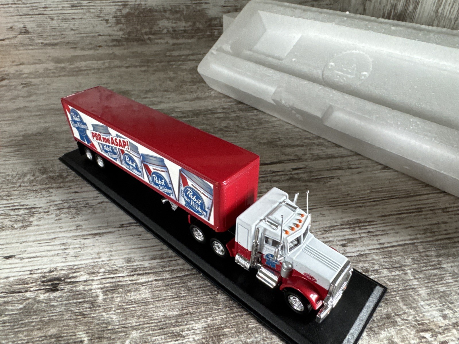1/87 Scale Matchbox Pabst Blue Ribbon PBR Semi Truck With Trailer Beer.
