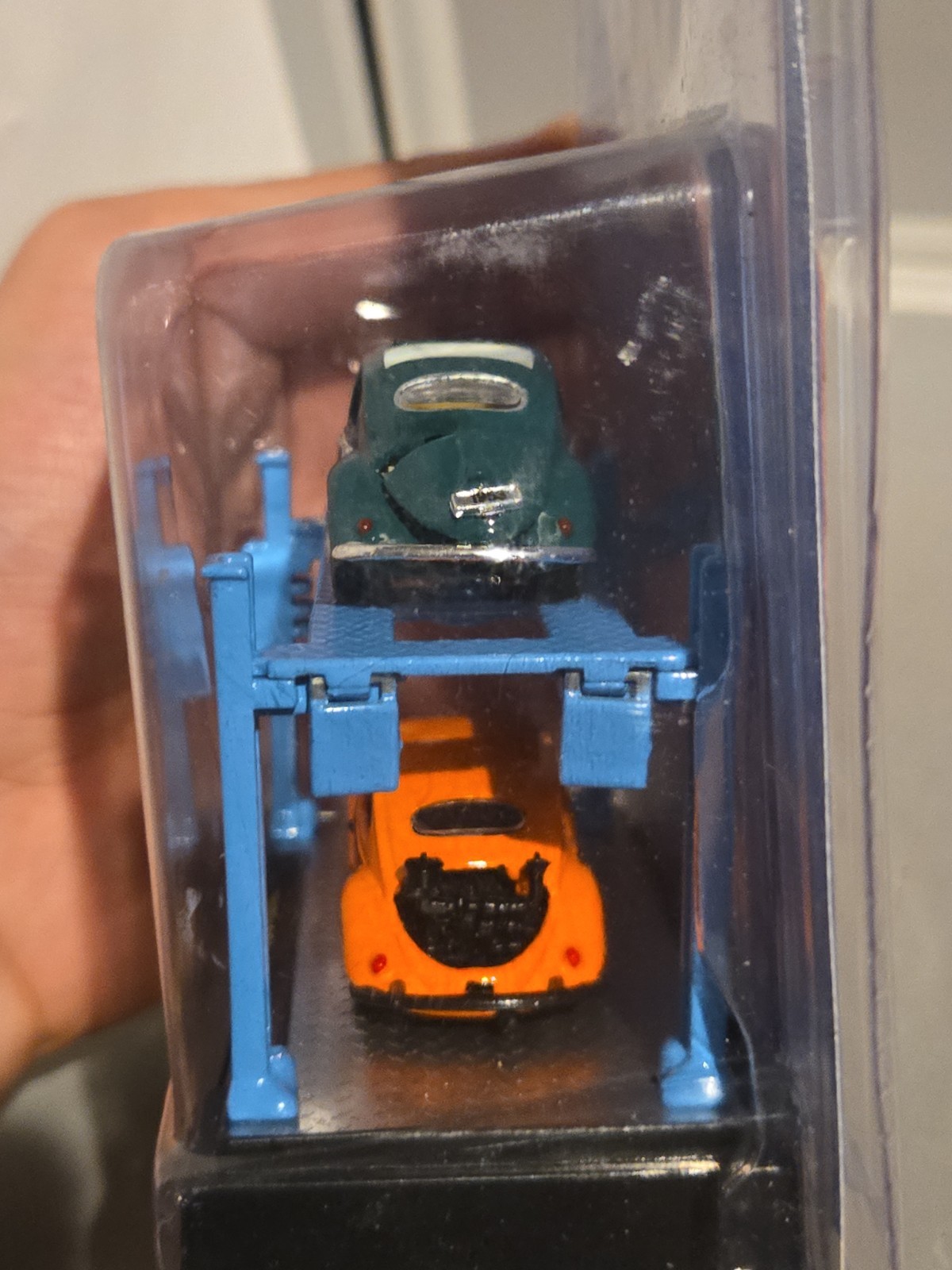 M2 Machines Auto Lift Series 1953 VW Beetle Deluxe U.S.A. Model 2-Pack Volkswage