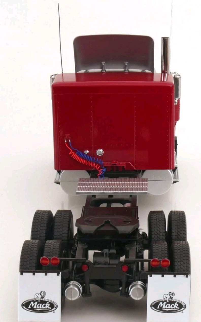 Road Kings MACK RL700L TRACTOR TRUCK 3-ASSI 1974red/silver in 1/18 Scale New!