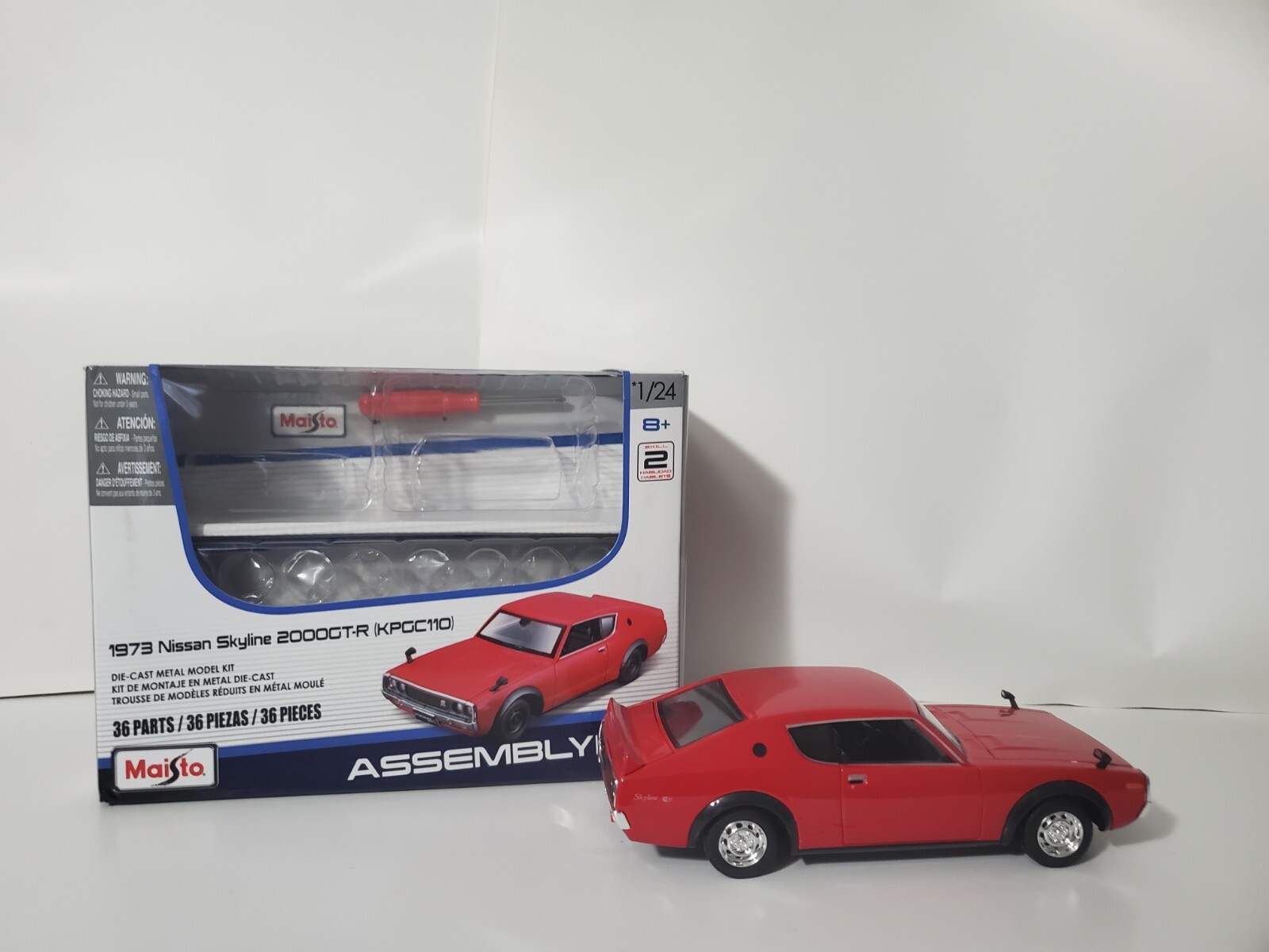 1-24 Maisto Assembly Line Die Cast Metal 73 Nissan Skyline New Build Super Nice