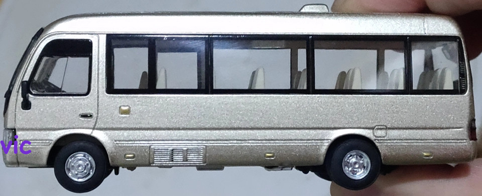 1/64 Scale Coaster 2013 Minibus Alloy Diecast Model – Collectible Car Ornament