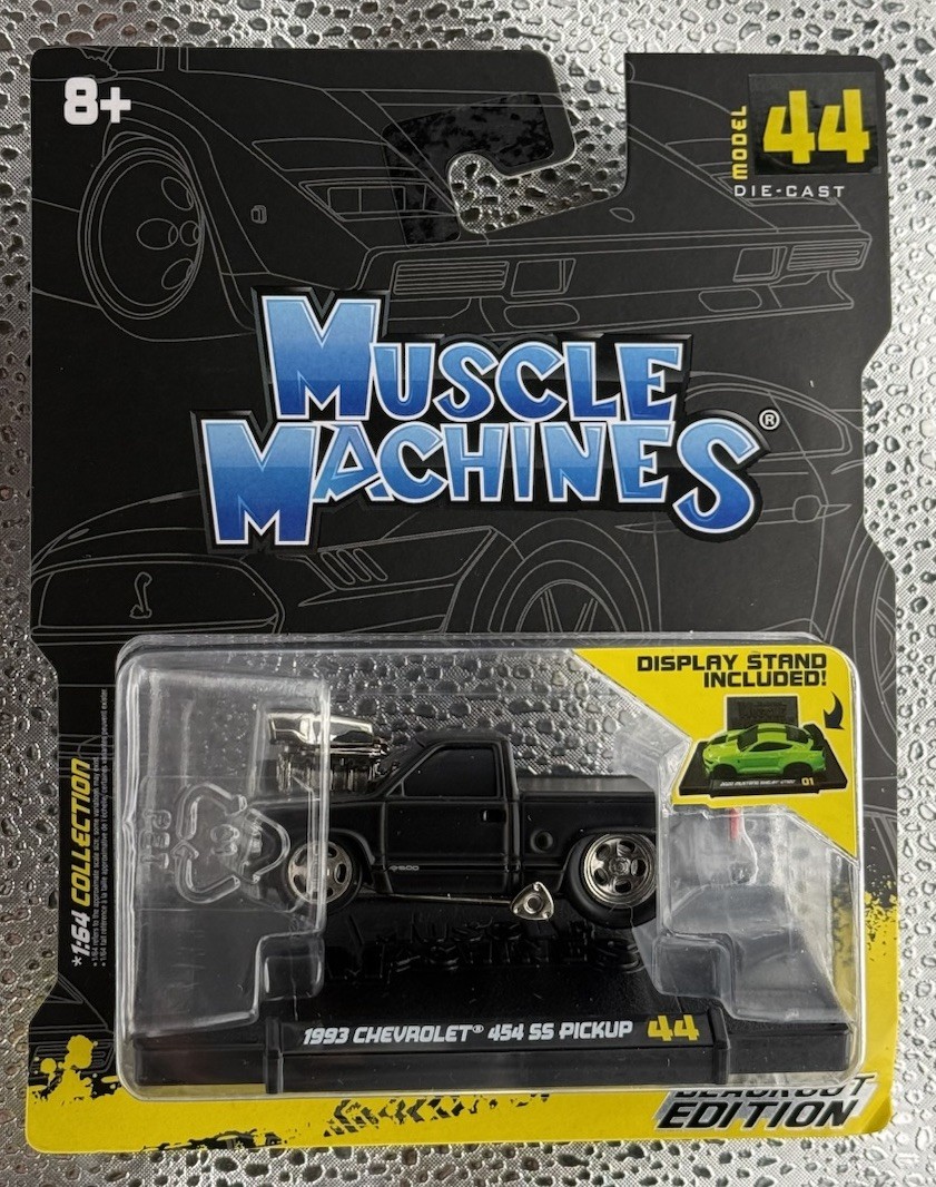 Muscle Machines Liberty Walk 1999 Nissan Skyline GT-R R34 & 1972 Chevrolet C10