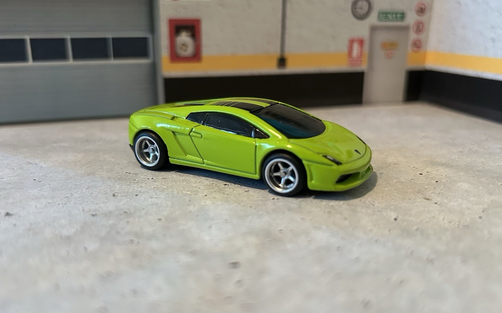 2010 Lamborghini Gallardo LP 570-4 L 1/64 Scale W/ Real Riders Tires On Spokes