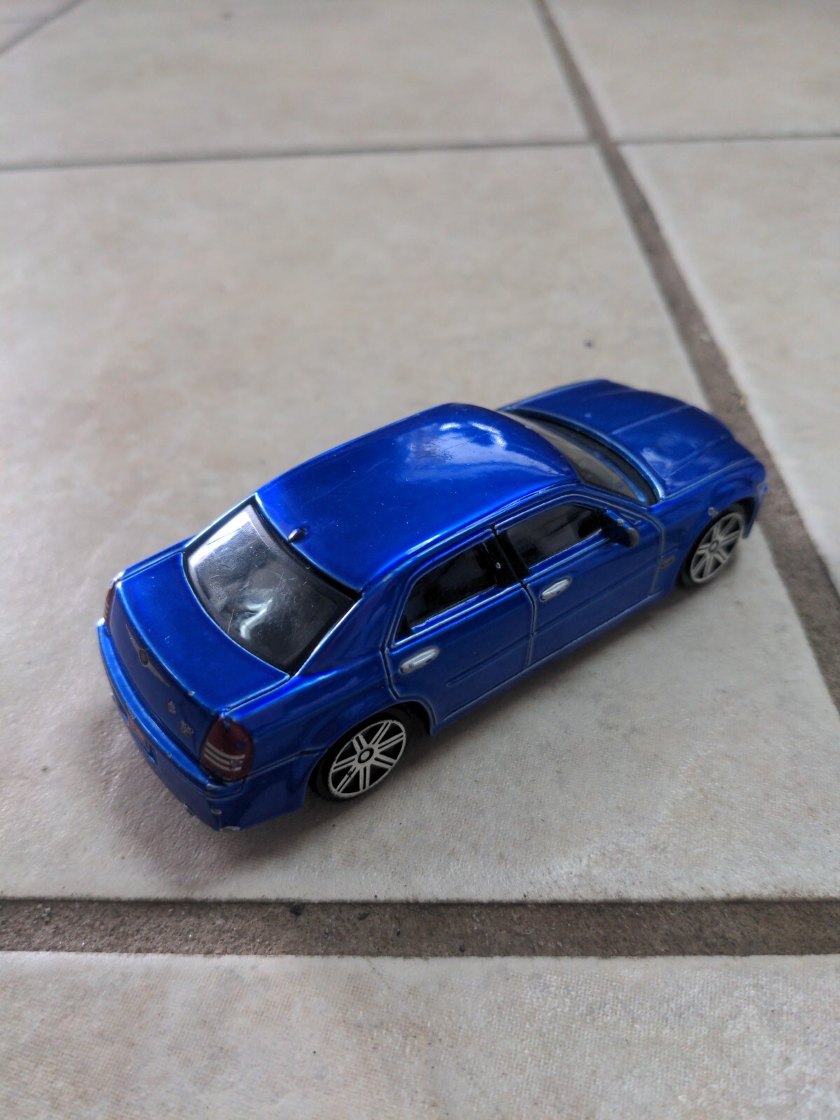 HTF Maisto 2005 Chrysler 300C Hemi 1:43 Scale DieCast Car Playerz Blue Chrome