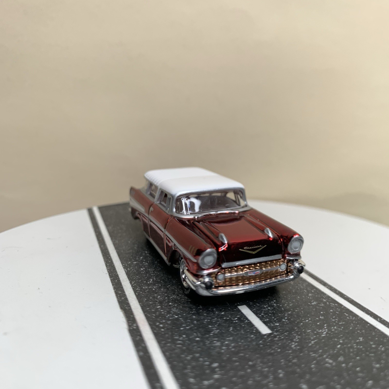 2002 Johnny Lightning Holiday Classics 1957 Chevy Nomad Wagon Red Chrome 1:64 NM