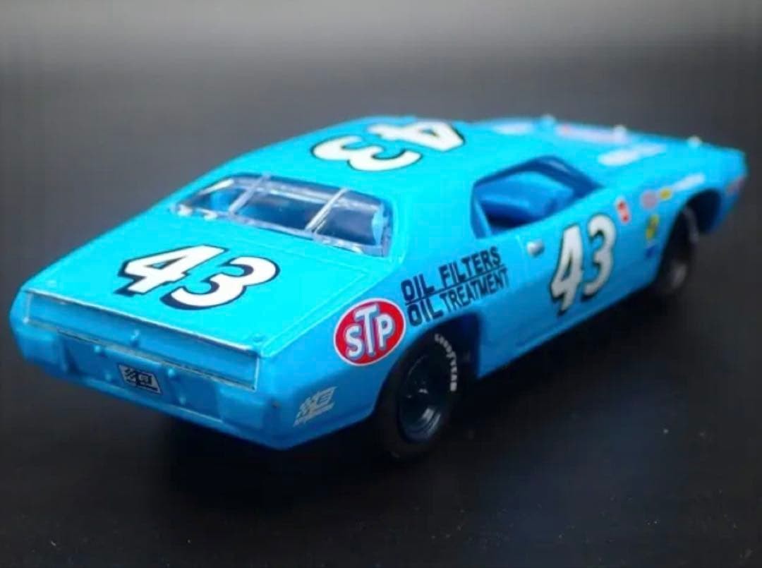 Richard Petty 1:64 ’72 Road Runner Richard Petty