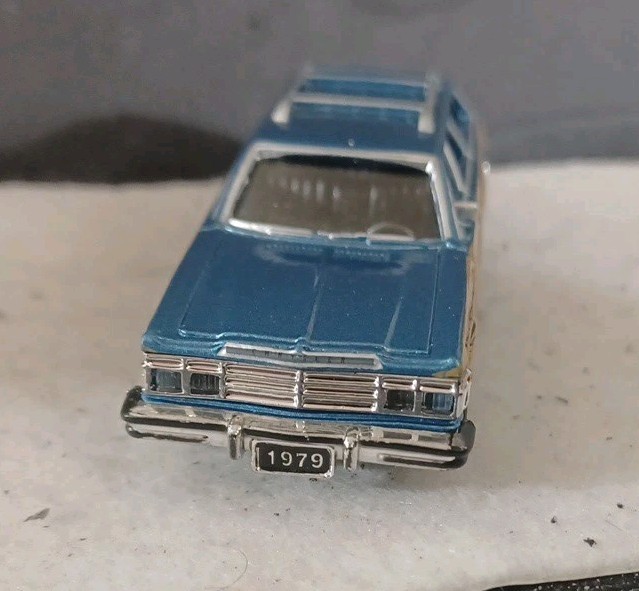 Motor Max American Graffiti 1:64 Scale 1979 Chrysler LeBaron (Rare Blue)