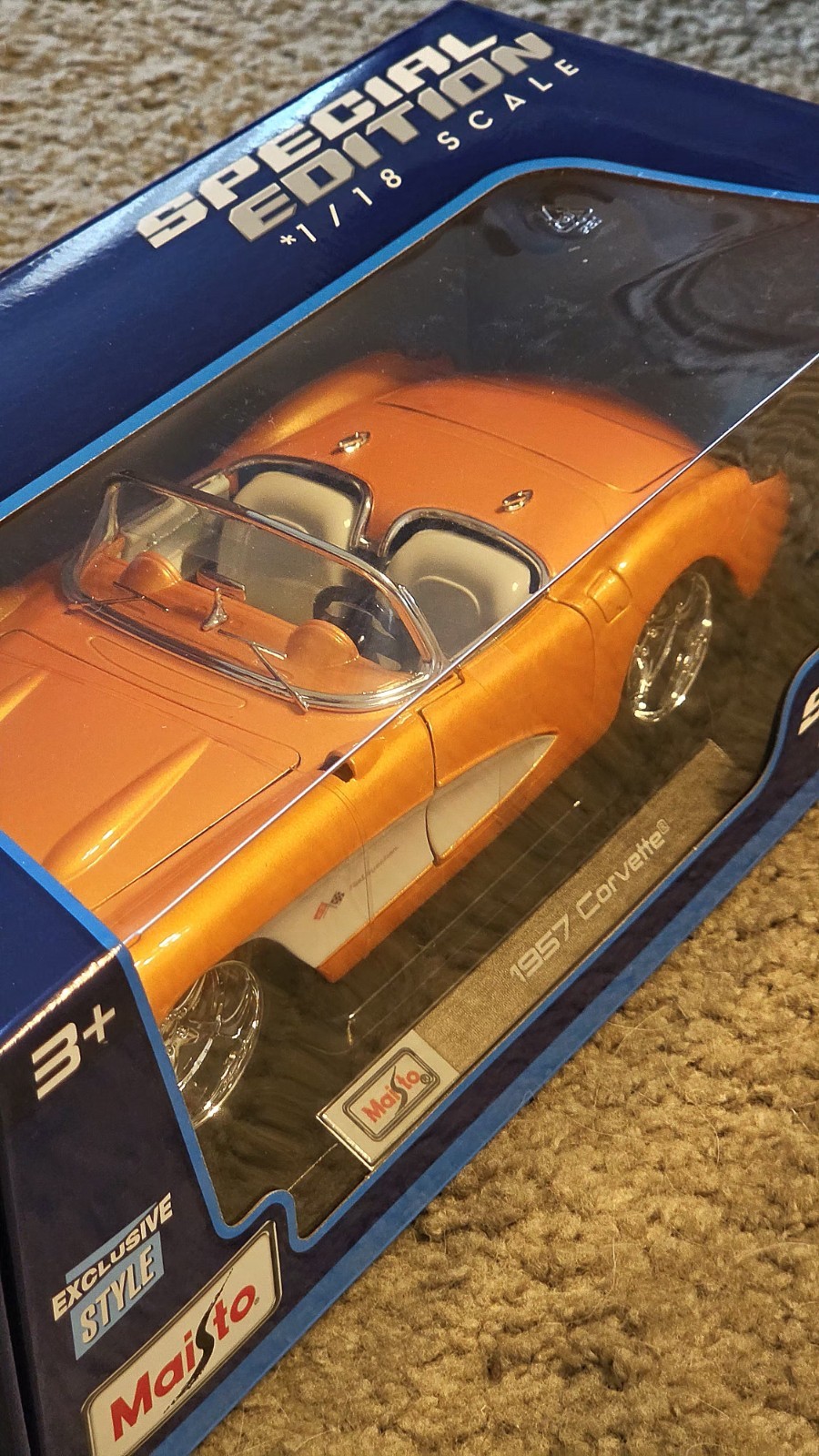 1957 Chevy Corvette Roadster Orange/White Special Edition Maisto 1:18 Diecast