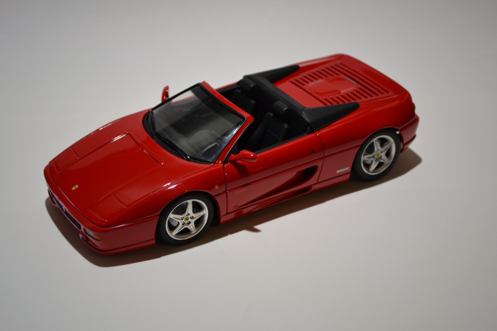 1/18 UT Models Ferrari 355 Spider Rosso Corsa No Box